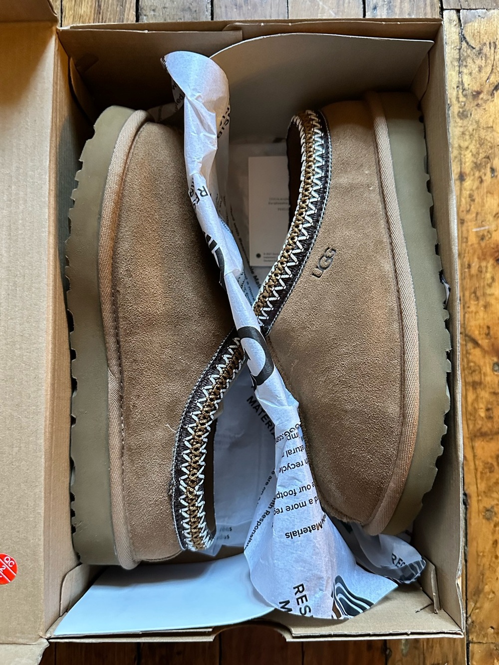 UGG WOMEN’S TASMAN SLIPPERS - SIZE 8